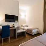 Hotel Centrale Отель Черноббио