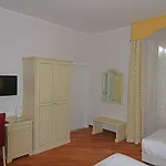 Hotel Centrale Черноббио