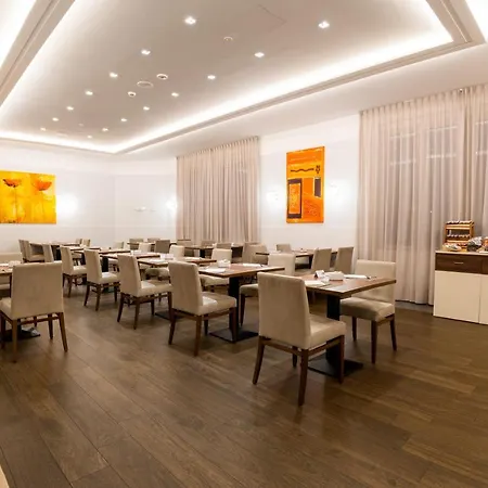 Hotel Centrale チェルノッビオ