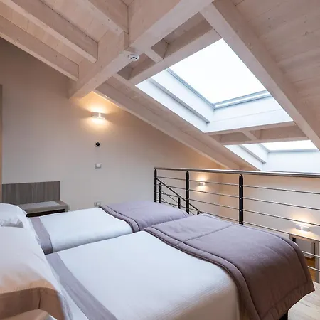 ホテル Hotel Centrale チェルノッビオ