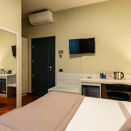 Hotel Centrale 4* チェルノッビオ