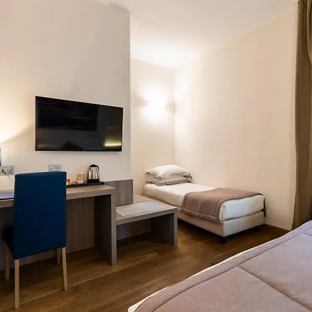 Hotel Centrale ホテル チェルノッビオ