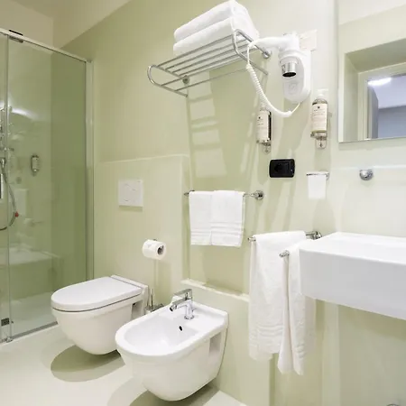 Hotel Centrale Отель Черноббио
