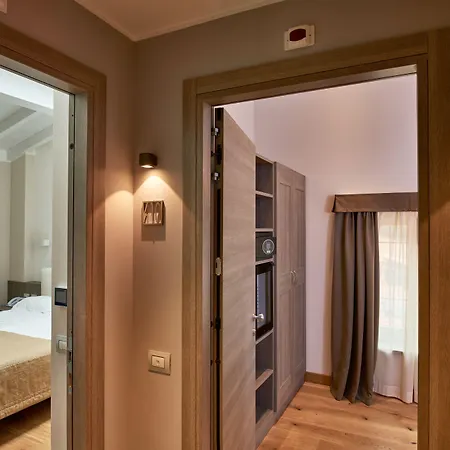 Hotel Centrale Отель Черноббио