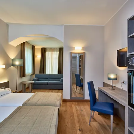 Hotel Centrale 4* Черноббио