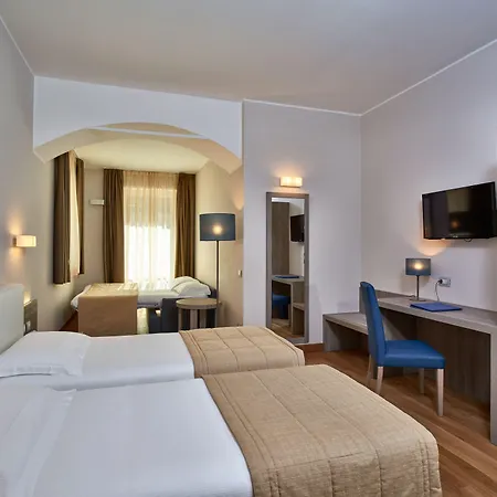 Hotel Centrale Отель Черноббио