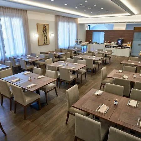 Hotel Centrale Отель Черноббио