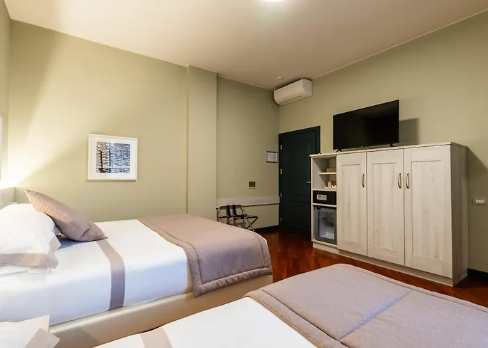 Hotel Centrale Отель Черноббио