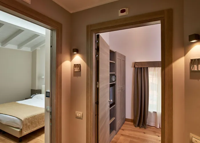 Hotel Centrale Отель Черноббио