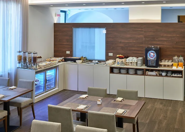 Hotel Centrale Отель Черноббио