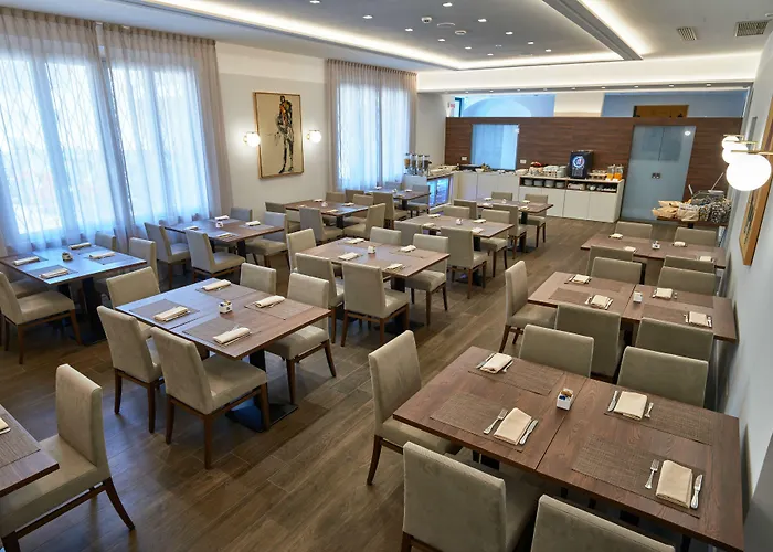 Hotel Centrale Отель Черноббио